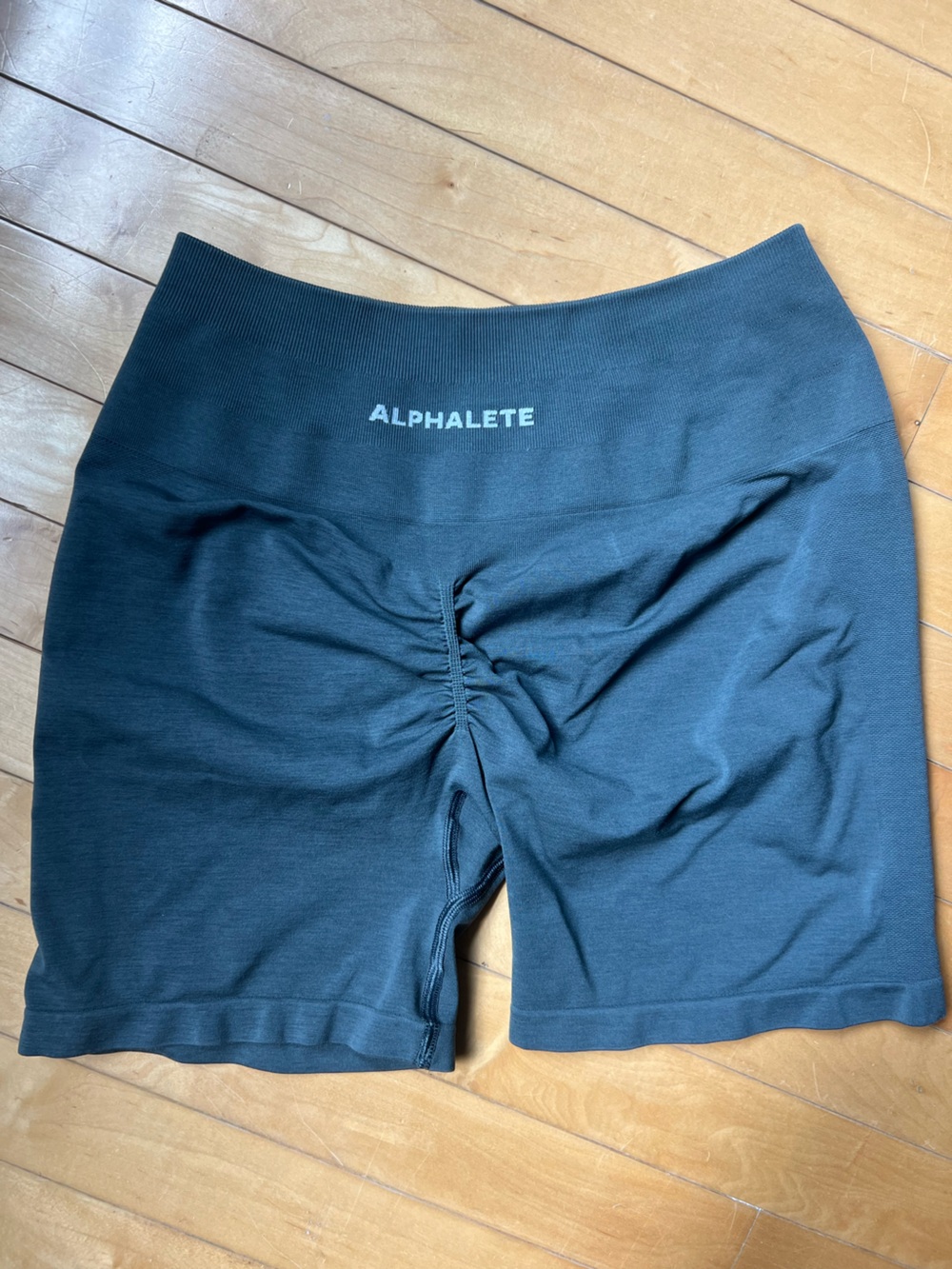Alphalete High-Waist Seamless Bike Short in Grey/Green